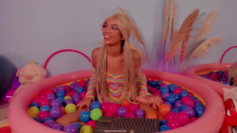 Lia online show from 03-07-25, 03:51