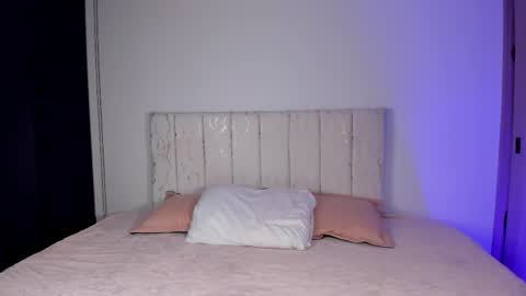 Lia online show from 11-21-25, 05:06