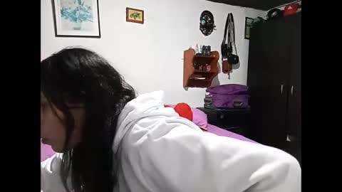 Lia online show from 02-15-25, 12:04