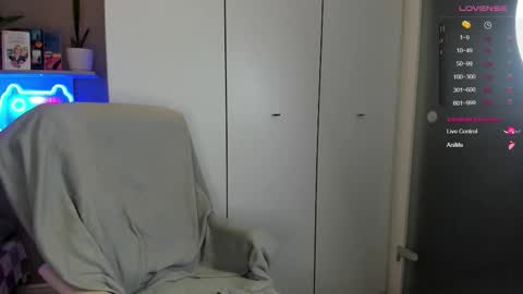 Lia online show from 11-14-25, 07:40