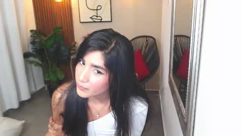 Snapshot of lia_mar_ chatting on 04-23-26, 06:32 LIA online show from 04-23-26, 06:32