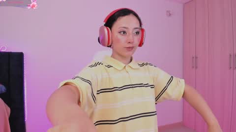 Little Queen Lia  online show from 02-08-25, 08:53