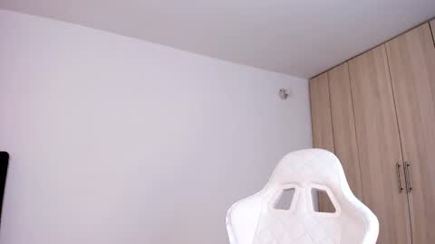 Little Queen Lia  online show from 02-19-25, 11:57