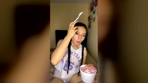 Little Queen Lia  online show from 12-21-25, 07:32