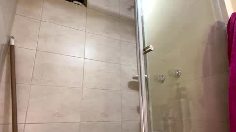 Little Queen Lia  online show from 03-27-26, 12:05