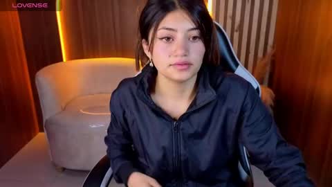 Snapshot of lia_queen_tx chatting on 05-12-26, 03:03 Online 1400 - 2100 online show from 05-12-26, 03:03