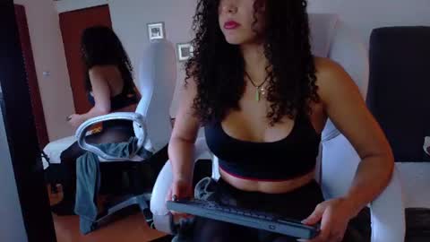Snapshot of lia_tinez chatting on 07-17-26, 10:03 Lia online show from 07-17-26, 10:03