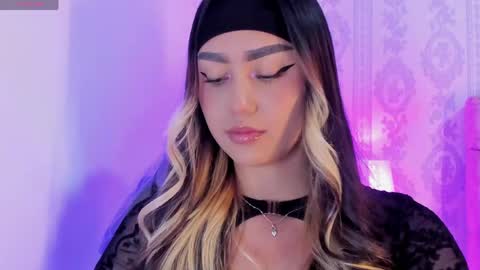 Snapshot of liaa_18 chatting on 05-15-26, 04:30 Liaa online show from 05-15-26, 04:30