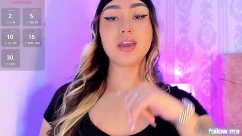 Snapshot of liaa_18 chatting on 05-30-26, 04:20 Liaa online show from 05-30-26, 04:20