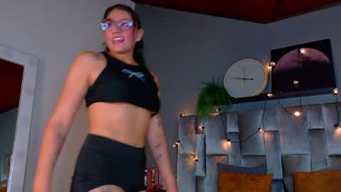L I A   online show from 05-15-26, 03:24