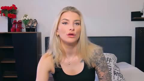 Lia online show from 03-19-26, 01:37