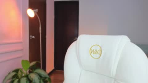 Lia Cox online show from 11-14-25, 03:16