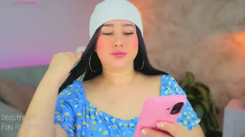 Lia Cox online show from 11-18-25, 03:01