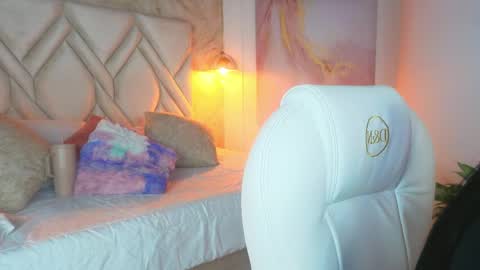 Lia Cox online show from 04-01-26, 03:07