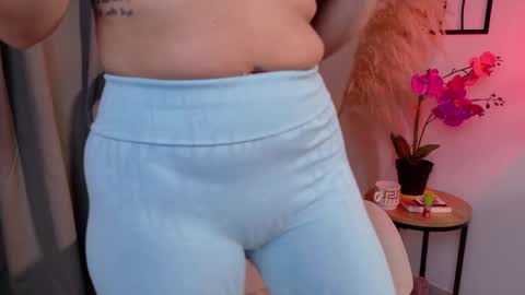 Snapshot of liafox_b chatting on 04-30-26, 04:08 LiaFox b online show from 04-30-26, 04:08