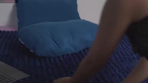 Lia Funsized18 online show from 11-23-25, 11:04