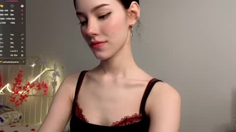 Snapshot of liaglamour chatting on 07-17-26, 10:00 Lia online show from 07-17-26, 10:00