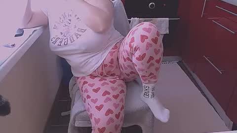 miss Lia  colection for travel online show from 04-25-26, 07:00