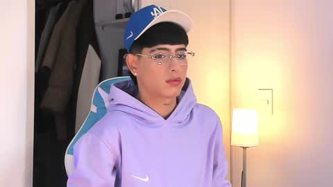 Liam online show from 10-19-25, 03:56