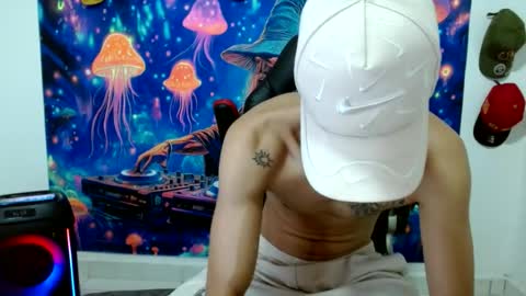 Snapshot of liam_andres12 chatting on 07-10-26, 10:01 Andres online show from 07-10-26, 10:01