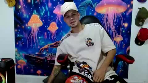 Snapshot of liam_andres12 chatting on 07-15-26, 09:53 Andres online show from 07-15-26, 09:53