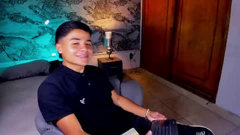 Snapshot of liam_dustin chatting on 05-19-26, 09:43 Liam online show from 05-19-26, 09:43
