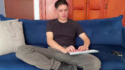 Snapshot of liam_enzho chatting on 06-25-26, 02:43 Liam online show from 06-25-26, 02:43