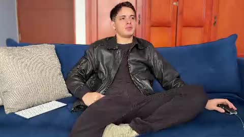Snapshot of liam_enzho chatting on 07-12-26, 03:47 Liam online show from 07-12-26, 03:47