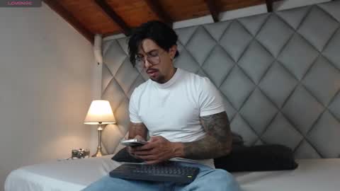 Liam Espinoza online show from 10-19-25, 07:47