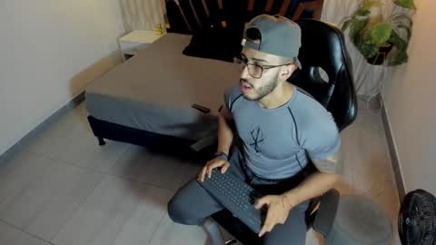 LIAM KLEIN online show from 03-25-26, 11:16