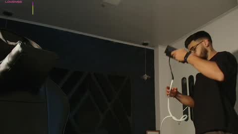 LIAM KLEIN online show from 04-09-26, 11:15