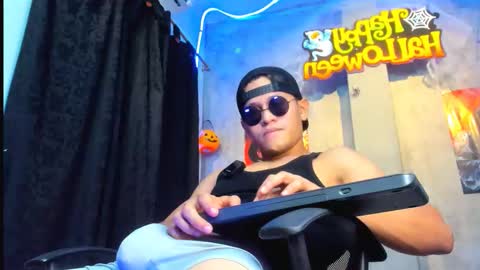 Snapshot of liam_knight chatting on 10-27-25, 01:20 liam_knight online show from 10-27-25, 01:20