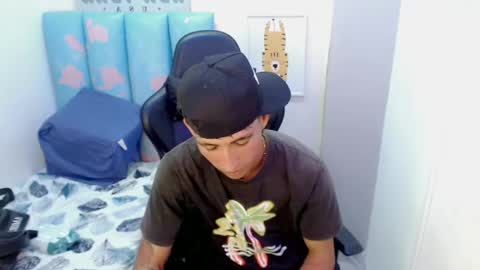 Snapshot of liam_play chatting on 05-12-26, 04:42 LIAM online show from 05-12-26, 04:42