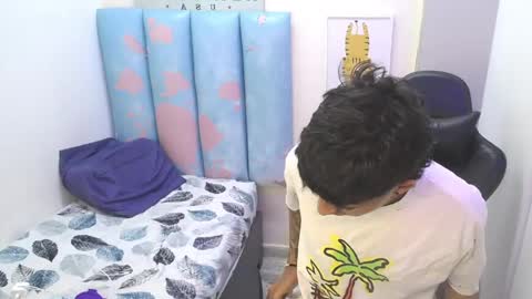 Snapshot of liam_play chatting on 05-31-26, 08:32 LIAM online show from 05-31-26, 08:32