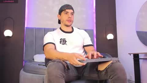 Liam online show from 11-10-25, 08:08