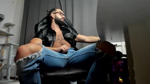 Liam online show from 11-12-25, 08:15