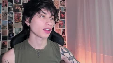 Snapshot of liamelf chatting on 12-26-24, 06:19 Liam online show from 12-26-24, 06:19