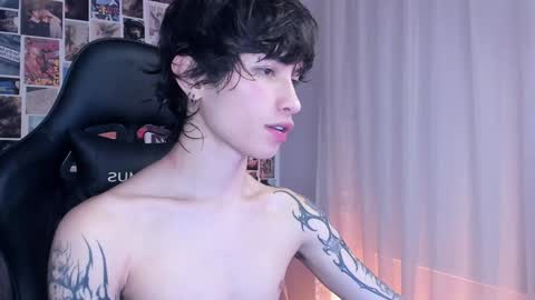 Snapshot of liamelf chatting on 01-16-25, 09:27 Liam online show from 01-16-25, 09:27