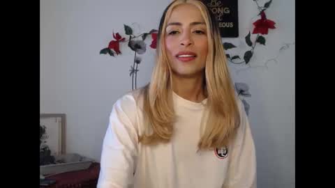 Snapshot of liamiler01_ chatting on 12-19-24, 12:45 Lia Miller online show from 12-19-24, 12:45