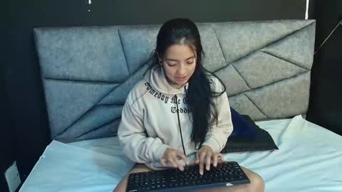 L I A M O N R O E online show from 11-26-25, 11:55