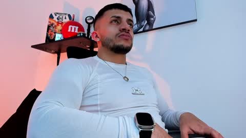 Snapshot of liamreigns_ chatting on 02-06-25, 10:26 liam online show from 02-06-25, 10:26