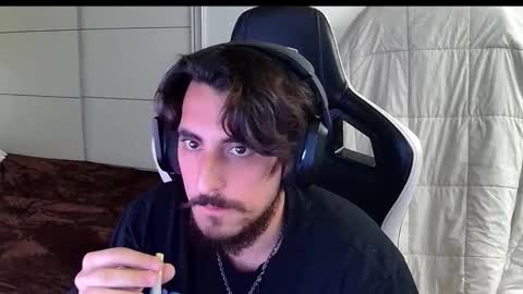 Snapshot of liamriddley chatting on 10-15-25, 03:56 liamriddley online show from 10-15-25, 03:56