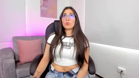 Snapshot of lianaaa___ chatting on 02-24-26, 02:15 Liana online show from 02-24-26, 02:15