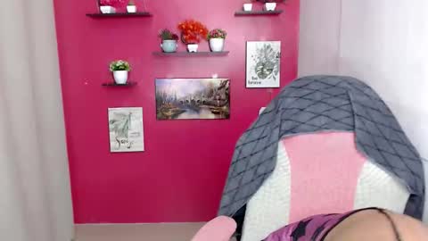 Snapshot of liane_mei chatting on 04-24-26, 12:07 Liane online show from 04-24-26, 12:07