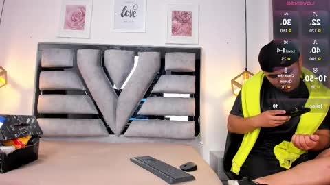 lianfox_ online show from 03-12-26, 01:01