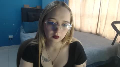 Lia Roberts online show from 10-20-25, 11:54