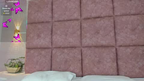 liavelez_ online show from 04-11-26, 01:37