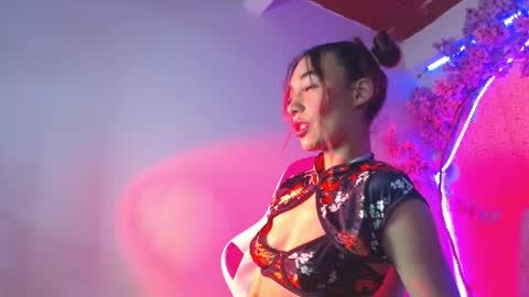 Snapshot of liawood1 chatting on 09-18-25, 05:15 LIA online show from 09-18-25, 05:15