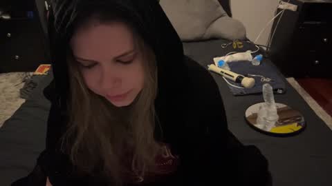 Libby Deetz online show from 12-09-24, 01:02