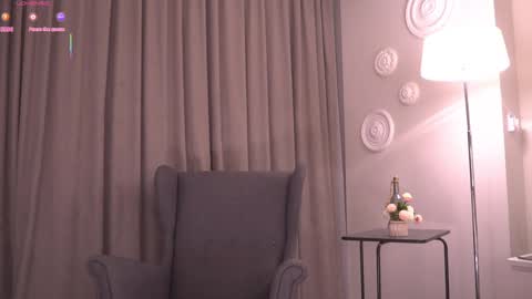 Snapshot of libbyshepard chatting on 10-19-25, 11:49 Elena online show from 10-19-25, 11:49